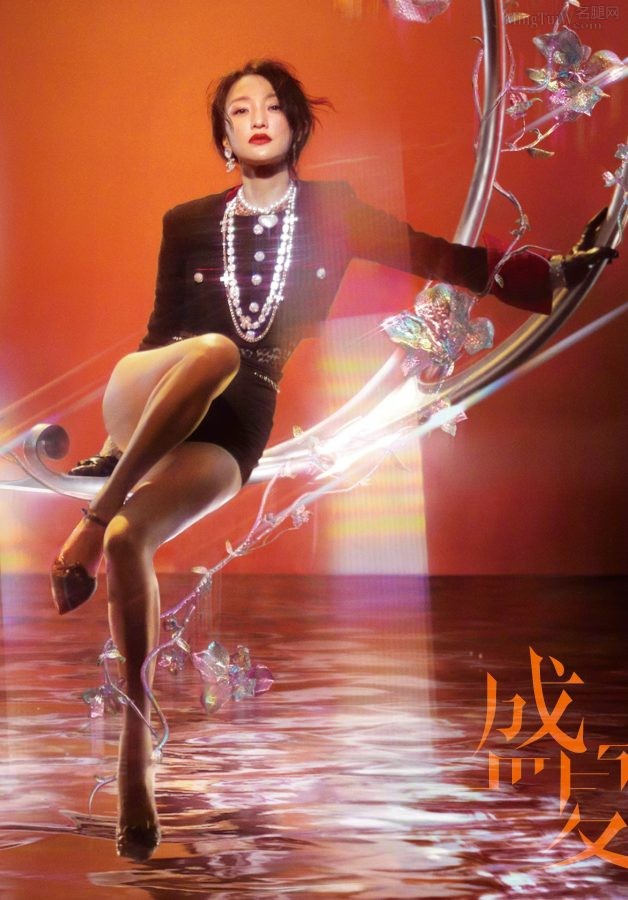 《时尚芭莎》周迅美腿写真大片(1/3)