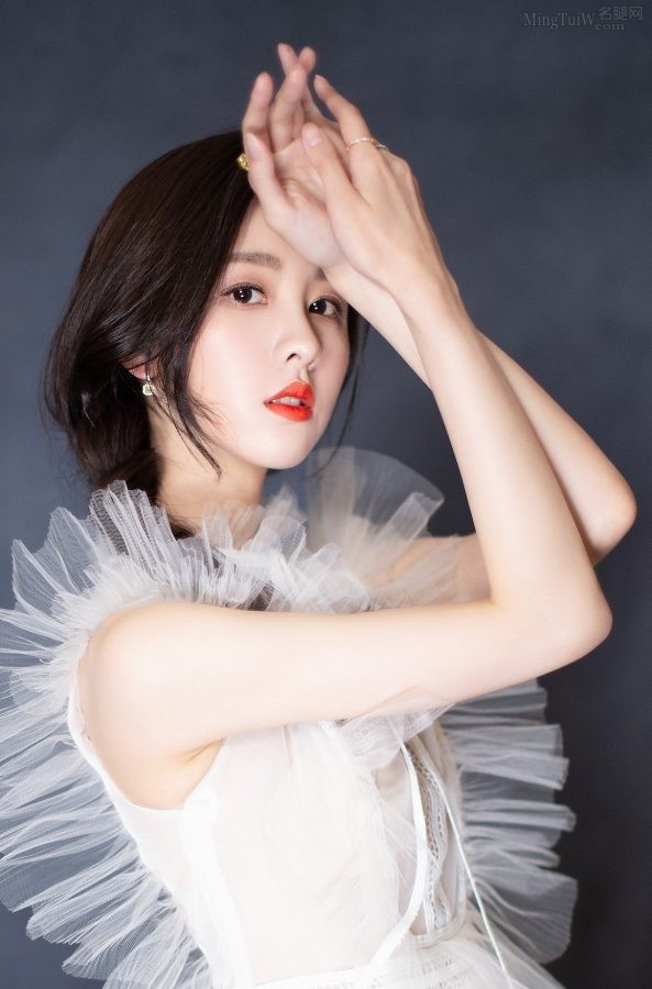 陈都灵白纱裙玉臂美腿太仙儿了(5/6)