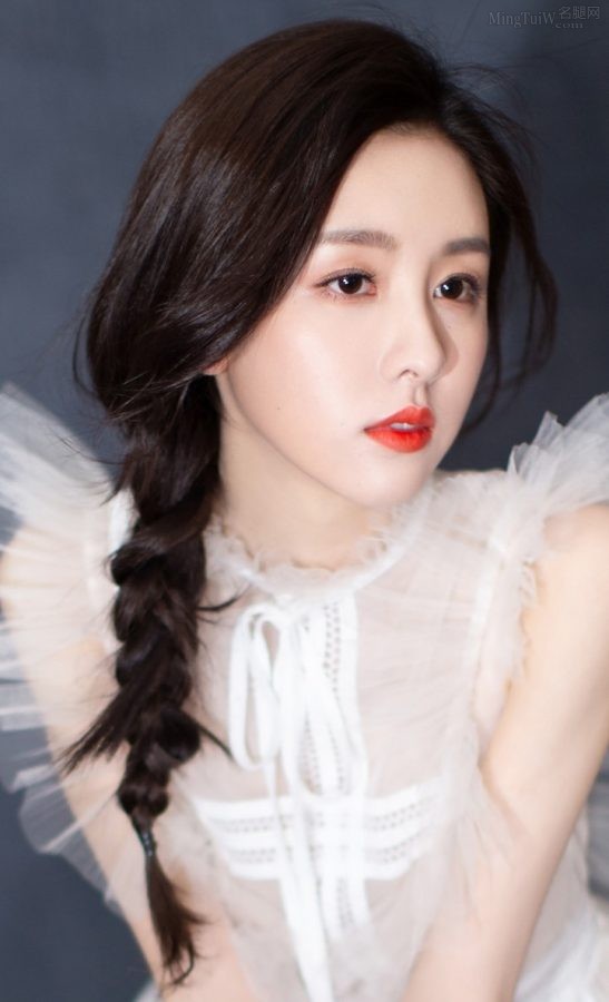 陈都灵白纱裙玉臂美腿太仙儿了(6/6)