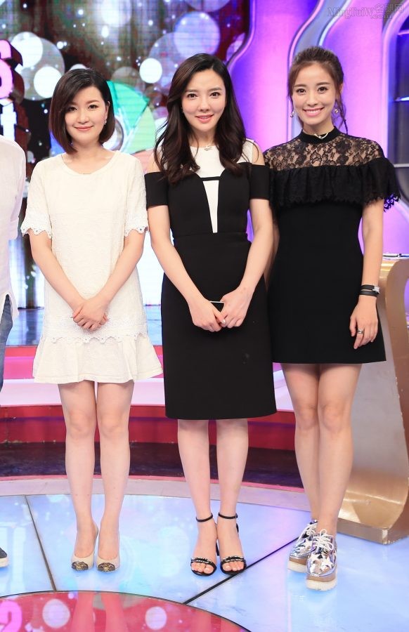 陈蓉录制《陈蓉朋友圈》节目美腿笔直白皙(6/6)