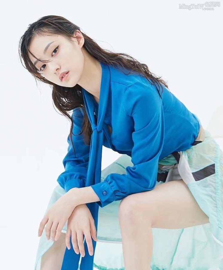 胡连馨光滑美腿少女光足纯美写真(2/2)