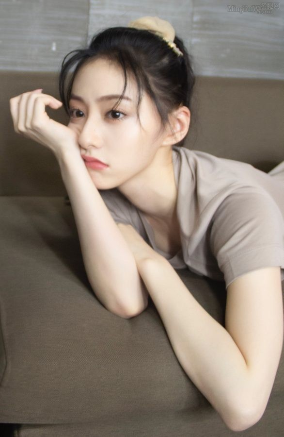 胡连馨清纯甜美的脸蛋太舒服了(6/6)