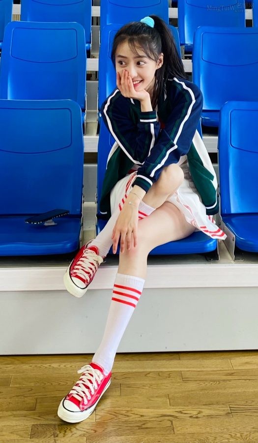 Pure and sweet girl Hu Lianxin shows off her fair legs in a sporty dress(1/3)