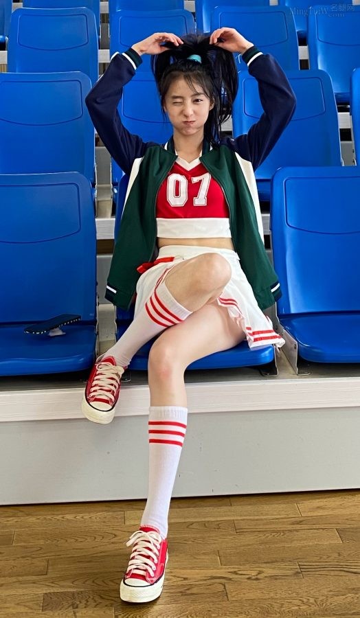 Pure and sweet girl Hu Lianxin shows off her fair legs in a sporty dress(3/3)