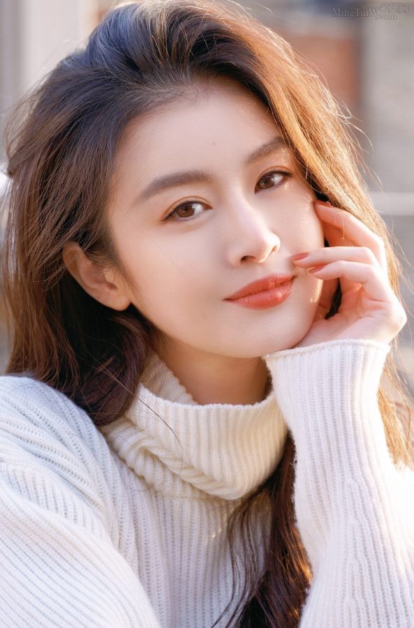 五官精致的美女林一霆盯着你看(2/6)