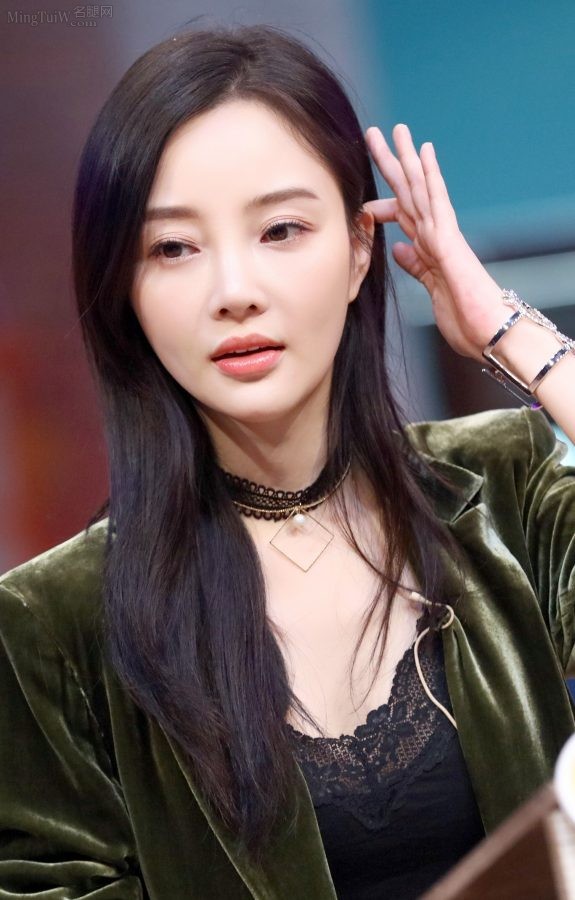 《大脑性感的男人》李小璐绿西装黑蕾丝美脸吸引人(11/16)