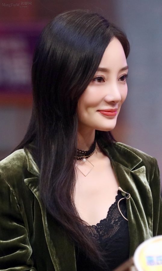 《大脑性感的男人》李小璐绿西装黑蕾丝美脸吸引人(6/16)
