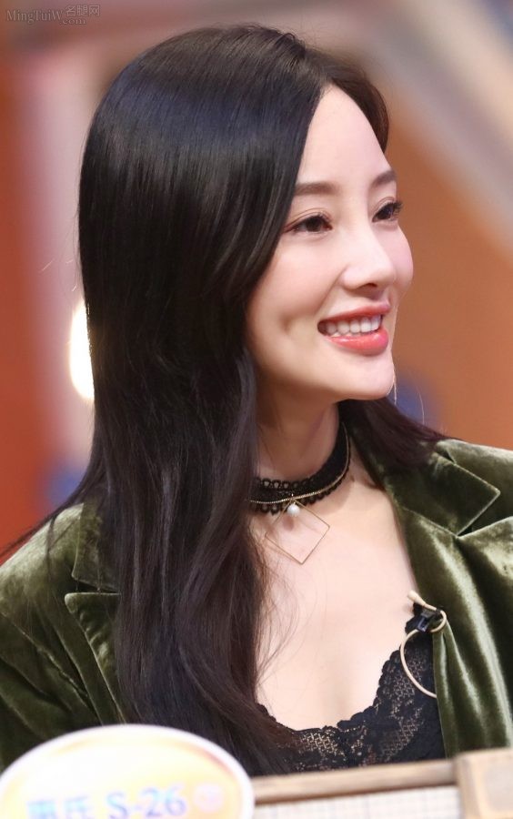 《大脑性感的男人》李小璐绿西装黑蕾丝美脸吸引人(9/16)