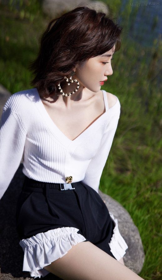 毛晓彤细高跟美长腿外拍美照(6/6)