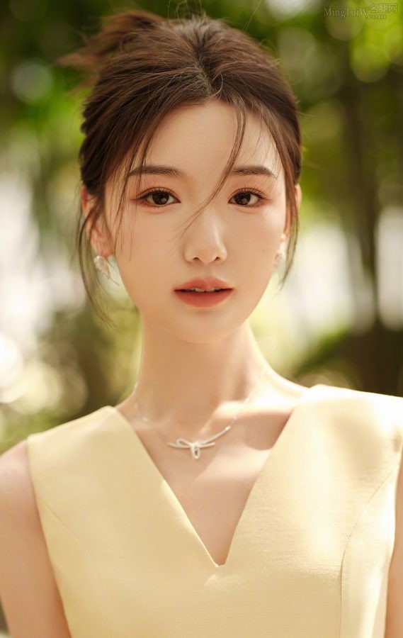 绿野仙踪毛晓彤精致美脸玉足踩细跟凉鞋(4/7)