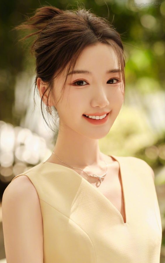 The Wizard of Oz Mao Xiaotong's exquisite face and jade feet wearing stiletto sandals(5/7)