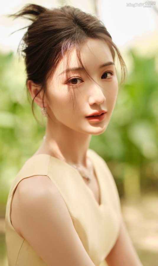 绿野仙踪毛晓彤精致美脸玉足踩细跟凉鞋(6/7)