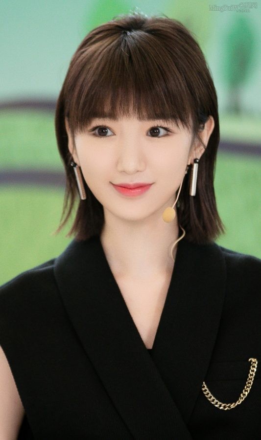 毛晓彤脚踩细高跟展现女人韵味(4/4)