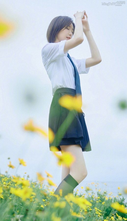 JK学姐毛晓彤黑丝短筒袜海边美照(15/15)