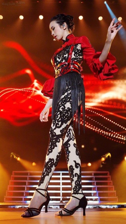 Mok Wenwei's bodysuit passionate concert(12/12)
