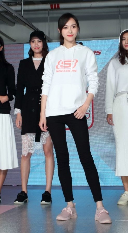 斯凯奇代言人唐嫣紧身裤细长美腿(10/11)