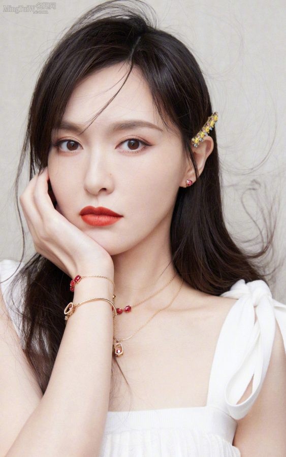 唐嫣精致美脸笑颜如花(2/4)