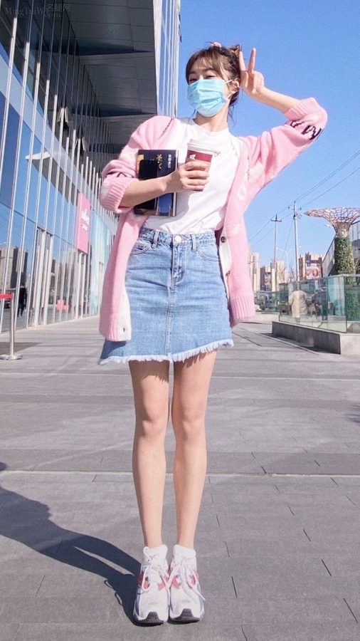 宣璐身穿蓝色牛仔裙美少女腿纤细修长(1/2)