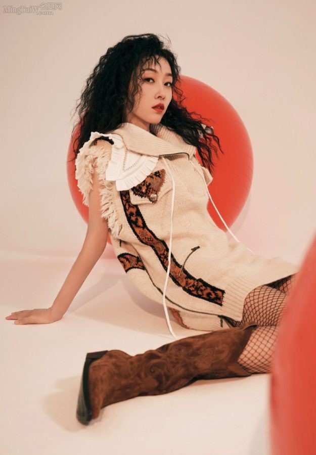 宣璐美腿穿calzedonia丝袜拍摄大片(3/3)