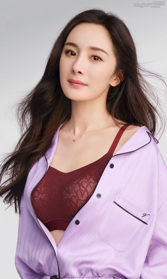 杨幂穿Victoria’s Secret蕾丝内衣(1/1)