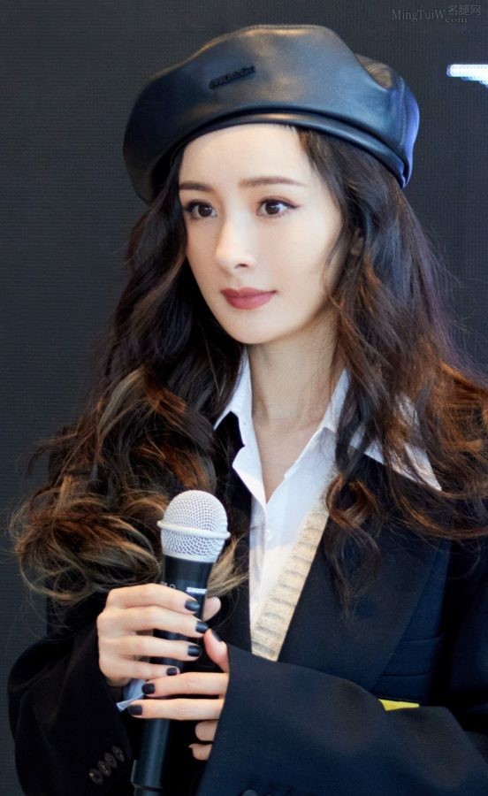杨幂学院风波浪长发这小模样太得了(8/8)