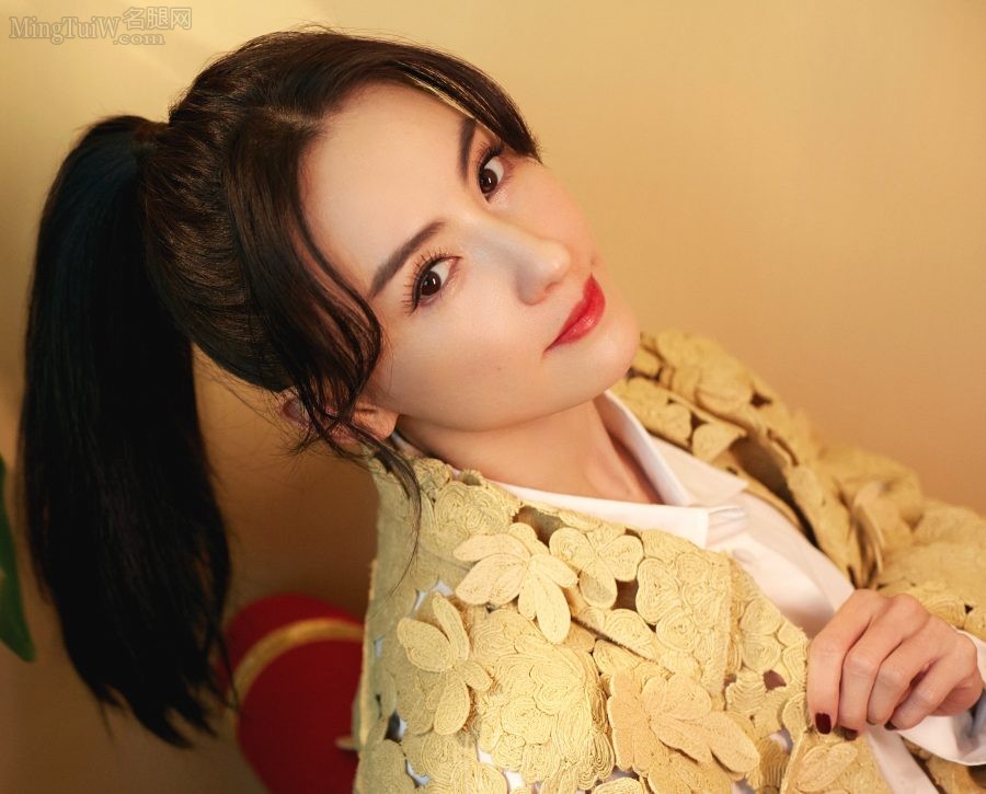 张柏芝马尾辫清新造型美腿细长(11/11)
