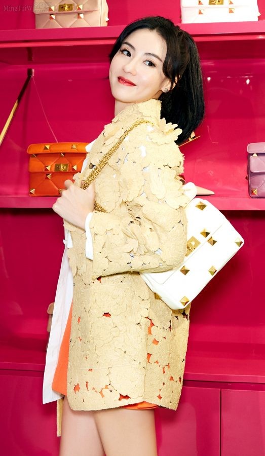 张柏芝马尾辫清新造型美腿细长(8/11)