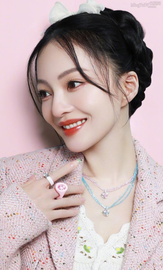 张韶涵露小蛮腰腿穿白色丝袜可以只露了一小截(4/5)