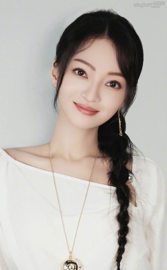 《天赐的声音》女明星张韶涵细腿高跟好美的一张脸(2/4)
