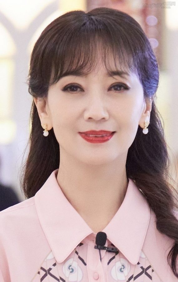 赵雅芝裤里穿丝袜气质温柔(4/6)