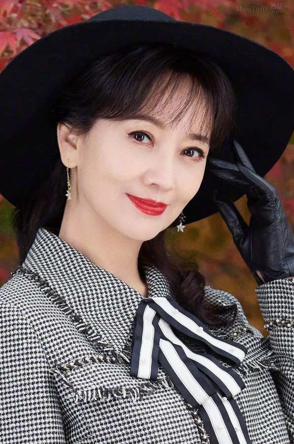 美景美人赵雅芝丝袜高跟神态妩媚(7/8)