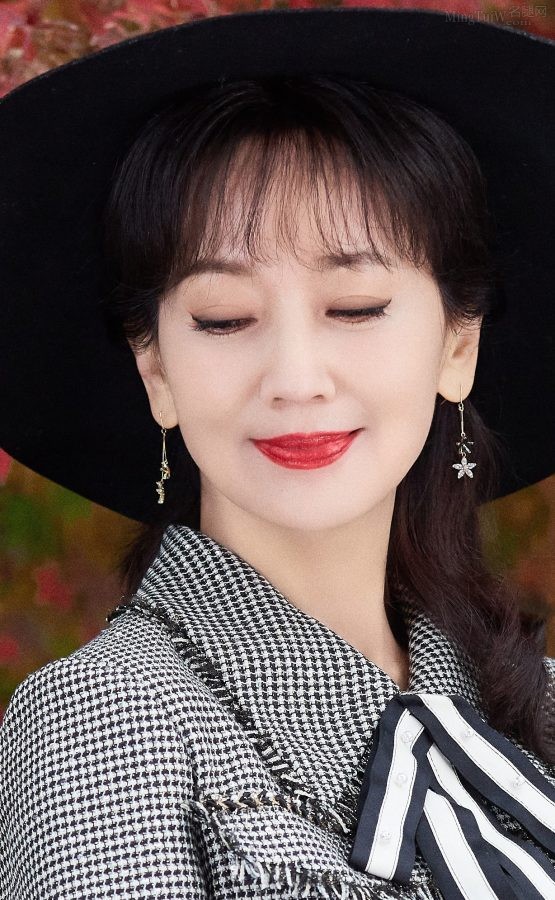美景美人赵雅芝丝袜高跟神态妩媚(8/8)
