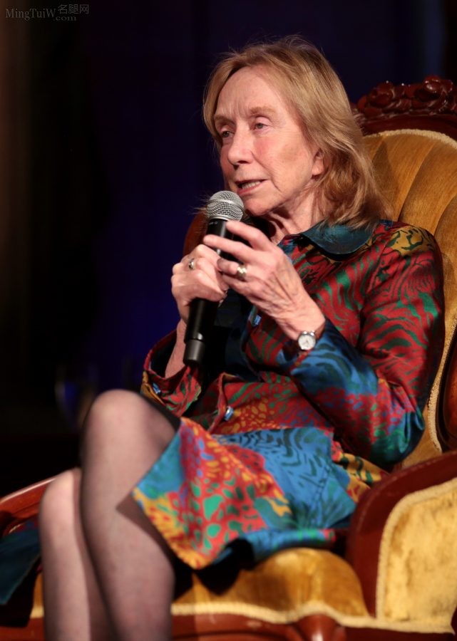 老演员Doris Kearns Goodwin黑丝高跟接受采访(3/3)