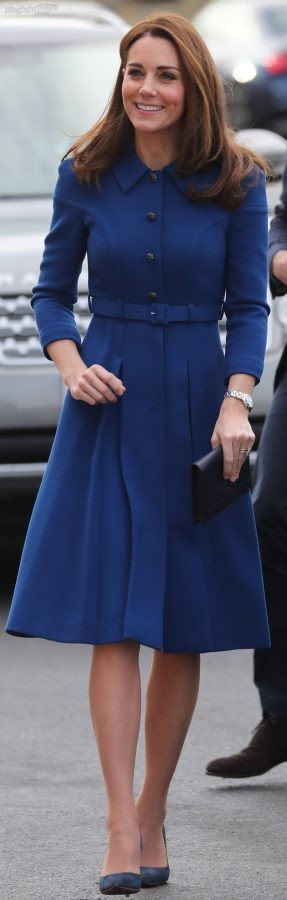 凯特王妃Kate Middleton腿上裹了超薄的肉色丝袜(3/9)