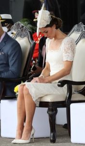 凯特王妃Kate Middleton美腿穿白色细高跟出席活动