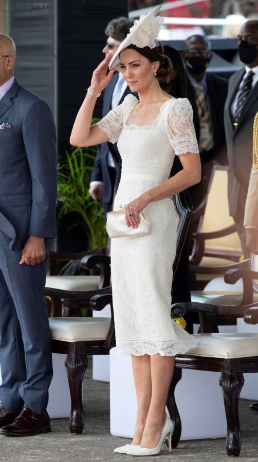 凯特王妃Kate Middleton美腿穿白色细高跟出席活动（第4张/共9张）