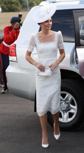 凯特王妃Kate Middleton美腿穿白色细高跟出席活动