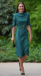 英国王妃Kate Middleton身穿绿裙配绿色尖头高跟气质高贵优雅