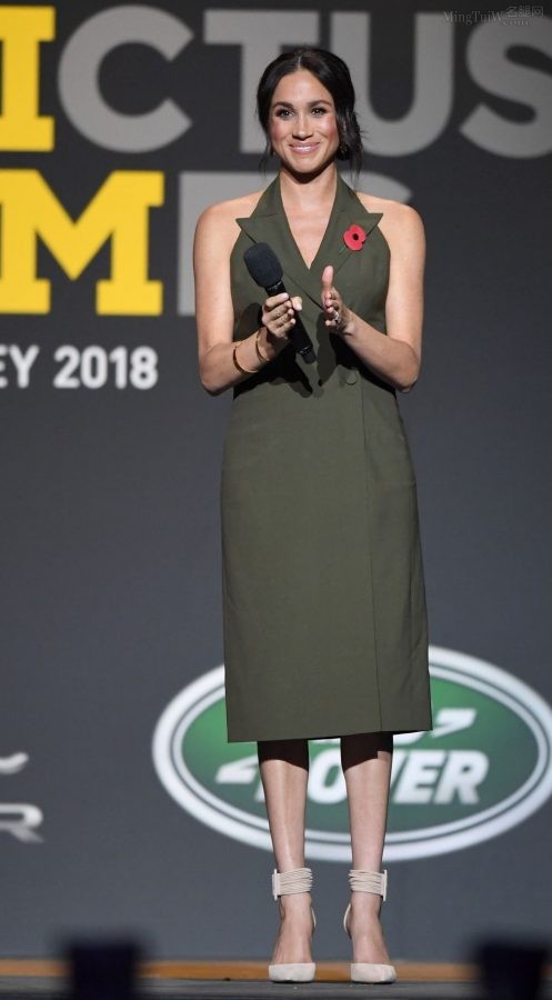 Meghan Markle梅根·马克尔脚踩恨天高活动现场(6/7)