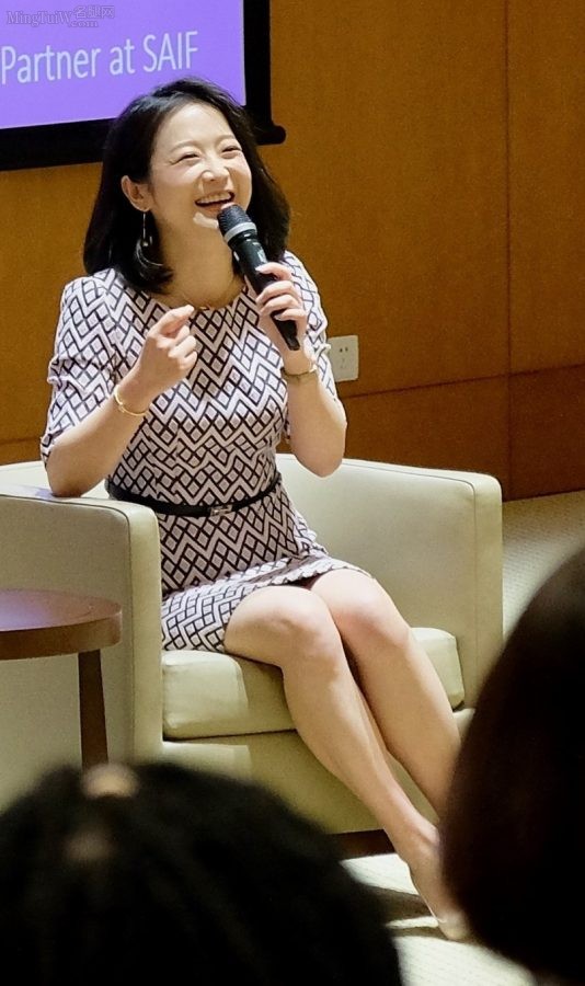 艾诚美腿穿高跟脚背露青筋(2/2)