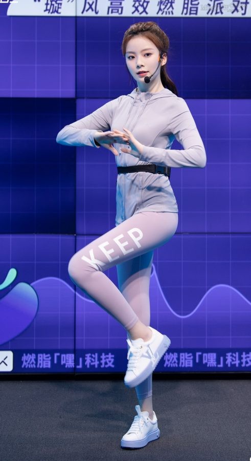 陈卓璇美腿穿紧身运动裤健身(7/7)