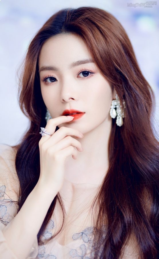 前硬糖少女303成员陈卓璇美脚丫踩凉高跟甜美优雅(4/5)