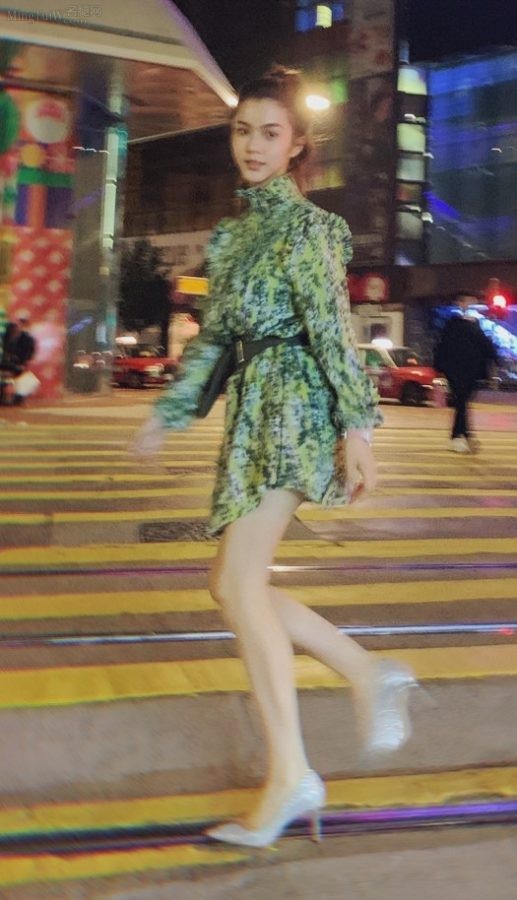 邓月平夜晚细长美腿照(3/3)