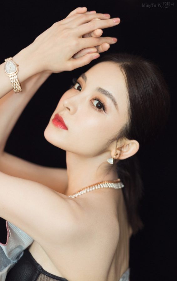 身材高挑的女星古力娜扎这张脸太美了(3/12)