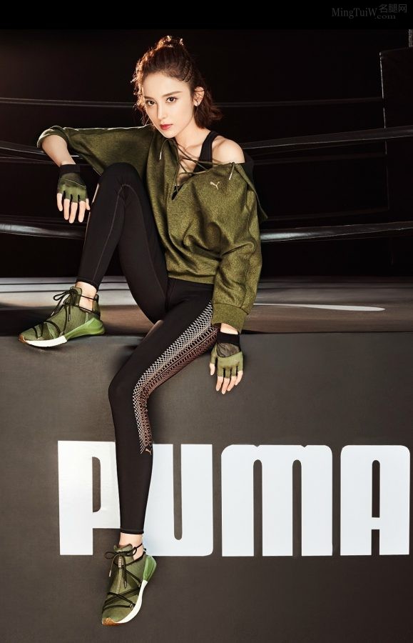 PUMA代言人古力娜扎紧身运动裤包裹修长美腿(1/2)