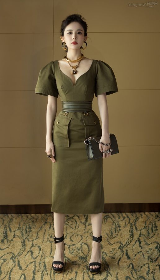 长身美女古力娜扎人靓胸美气质清丽脱俗(5/8)