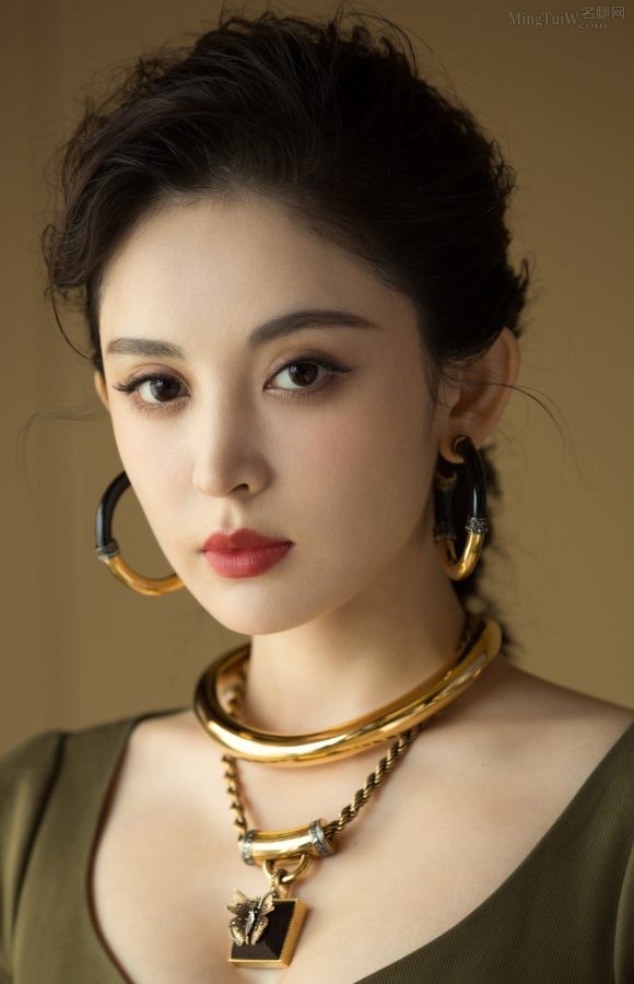 长身美女古力娜扎人靓胸美气质清丽脱俗(6/8)