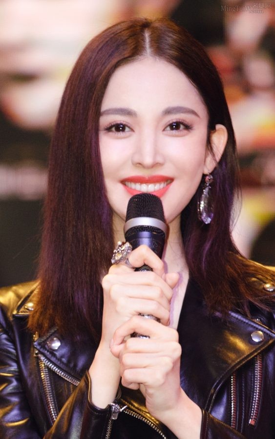 如天使下凡般的美女古力娜扎大腿纤细(12/13)