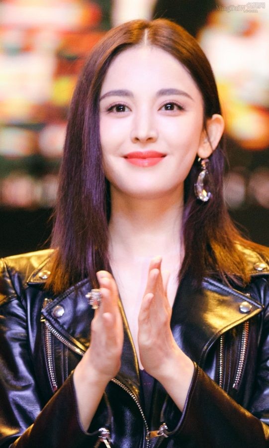 如天使下凡般的美女古力娜扎大腿纤细(13/13)