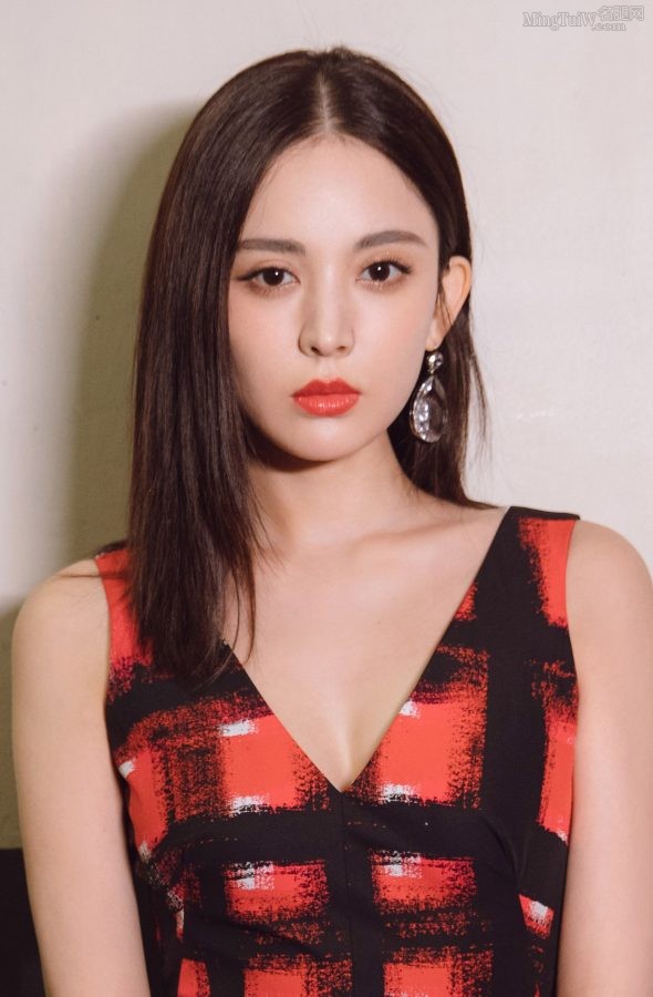如天使下凡般的美女古力娜扎大腿纤细(6/13)